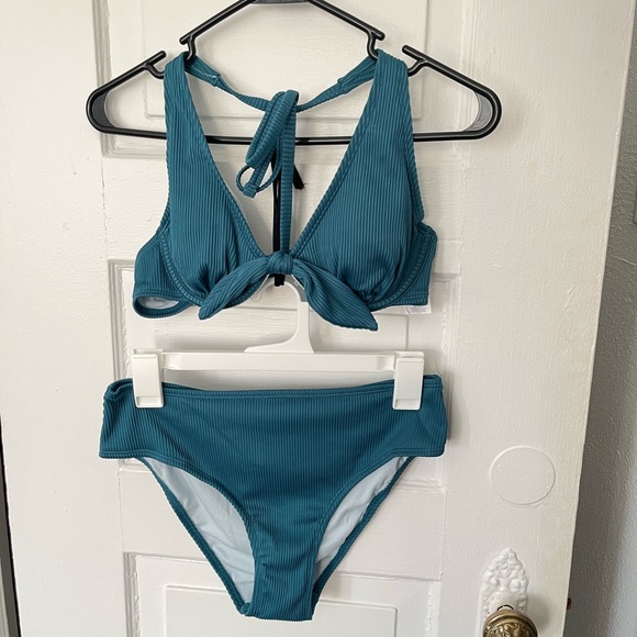 CUPSHE Brand New Swimsuit - Underwire Halter and Classic Hipster Bikini Set - Picture 3 of 5